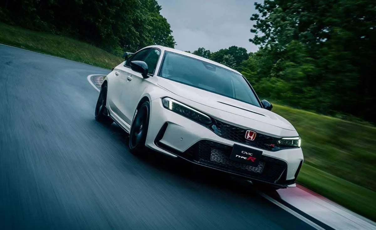 Honda Civic e HEV & Honda Civic Type R Raih Penghargaan Japan Car of Year 2022-2023