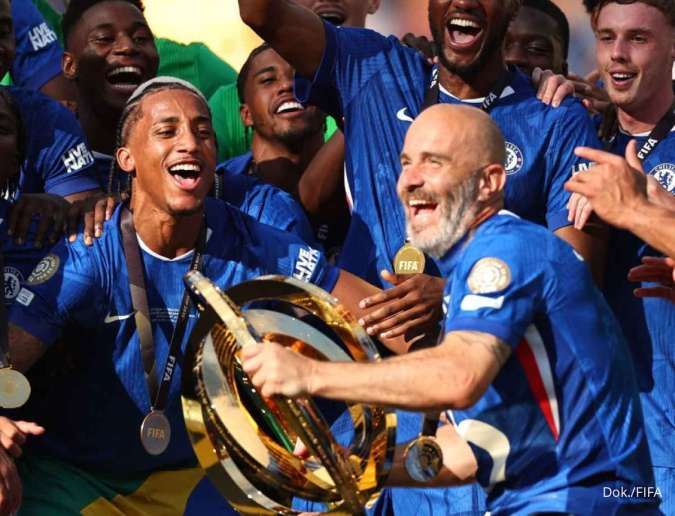 Enzo Maresca dan pemain Chelsea merayakan juara Piala Dunia Antarklub 2025