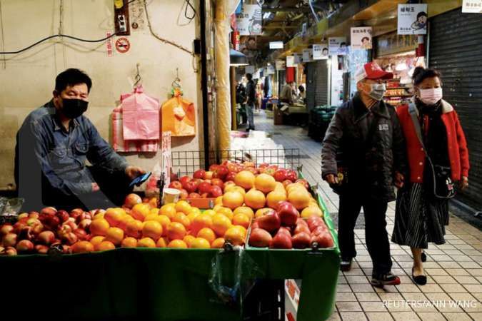 Warga mengenakan masker di Taipei Taiwan