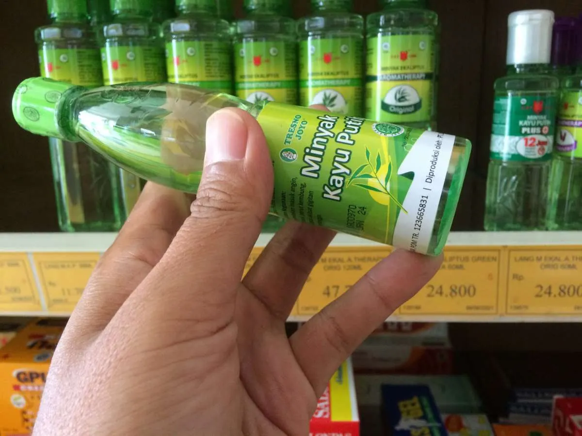 Manfaat Menyemprotkan Minyak Kayu Putih ke Kasur 