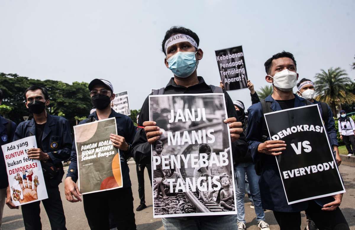 Aksi peringatan 7 tahun pemerintahan Jokowi