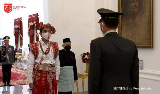 Jokowi memakai baju adat Timor Tengah Selatan NTT dalam peringatan HUT ke-75 RI