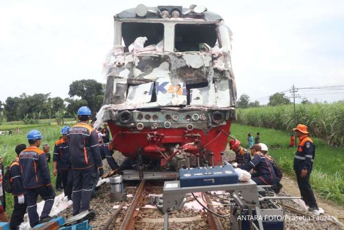 Kereta Api Kartanegara Tabrak Truk di di Perlintasan Tanpa Palang Pintu Kediri