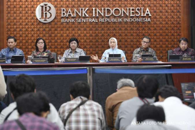 Bank Indonesia Keeps Benchmark Steady, Cuts Required Reserves after Stock Market Rout