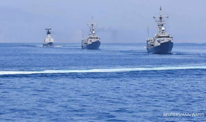 Dua Kapal Perang AS Berlayar Melewati Perairan Internasional di Selat Taiwan