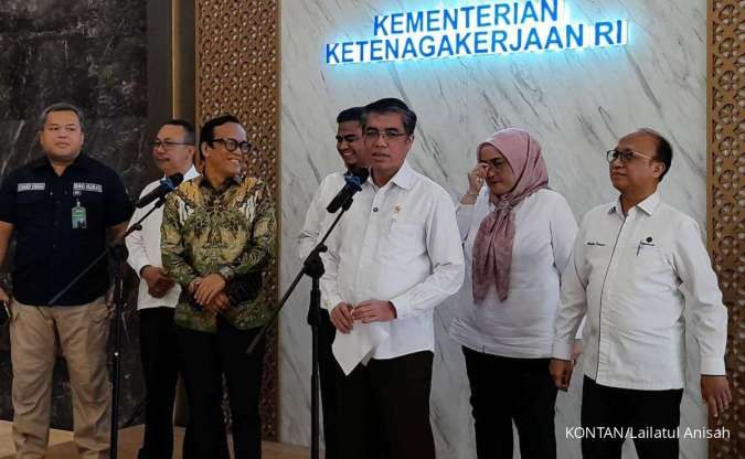 Menaker memaparkan THR Karyawan Swasta dan ASN.