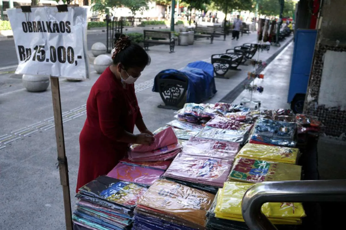 Syarat pencairan BLT untuk PKL dan warteg, besarannya Rp 1,2 juta 