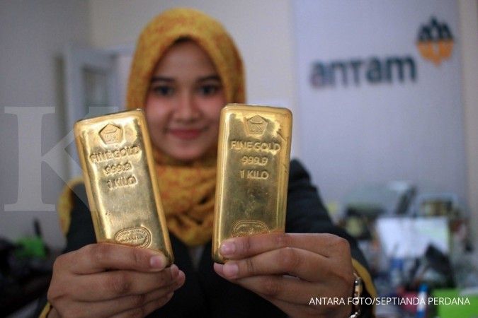 Harga jual dan buyback emas Antam kompak turun Rp 2.000