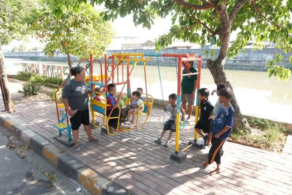 Bogasari Menata Bantaran Kali Kresek menjadi Ruang Terbuka Hijau