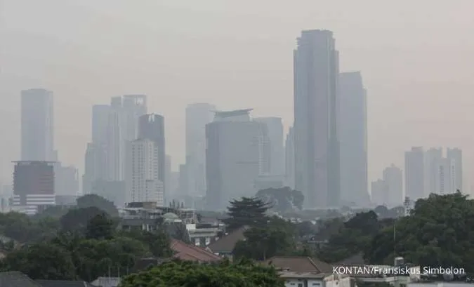 Deretan gedung yang diselimuti polusi udara