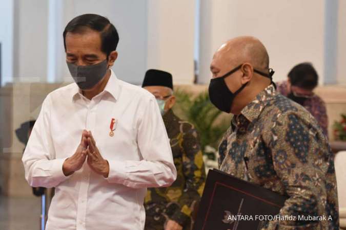 Presiden Jokowi menyerahkan sapi kurban seberat 1 ton di Masjid Istiqlal