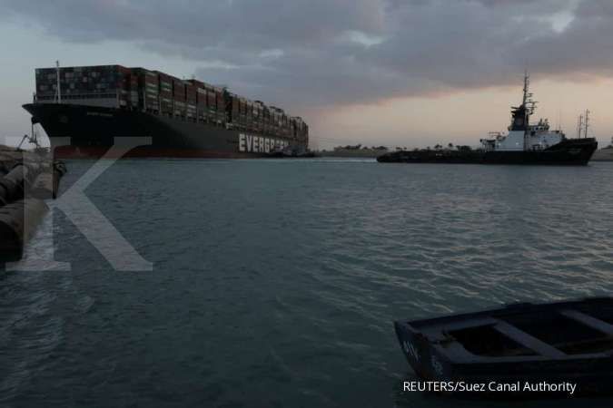 Terusan Suez tak lagi terblokir, ratusan kapal mengantre untuk lewat 
