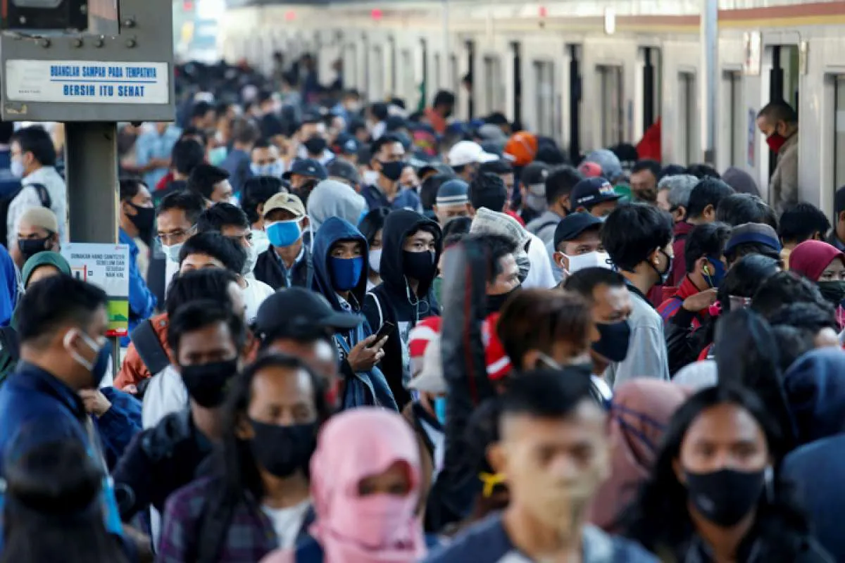 Antisipasi penumpang membludak Senin (13/7), KCI tambah jadwal KRL