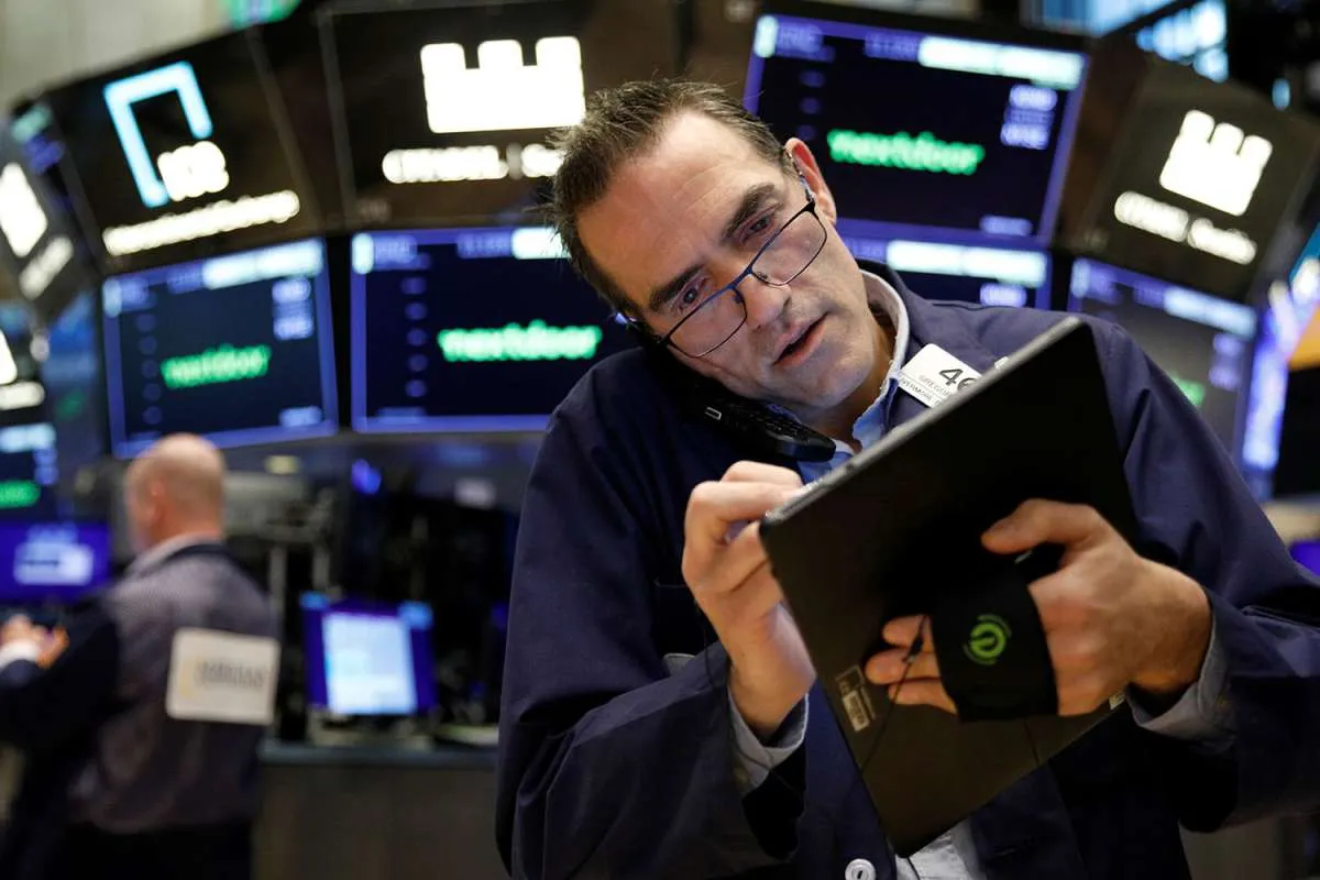 Wall Street: Isu lockdown Eropa seret Dow dan S&P 500, Nasdaq capai rekor tertinggi