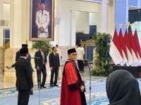 Adies Kadir Resmi Dilantik Sebagai Hakim MK