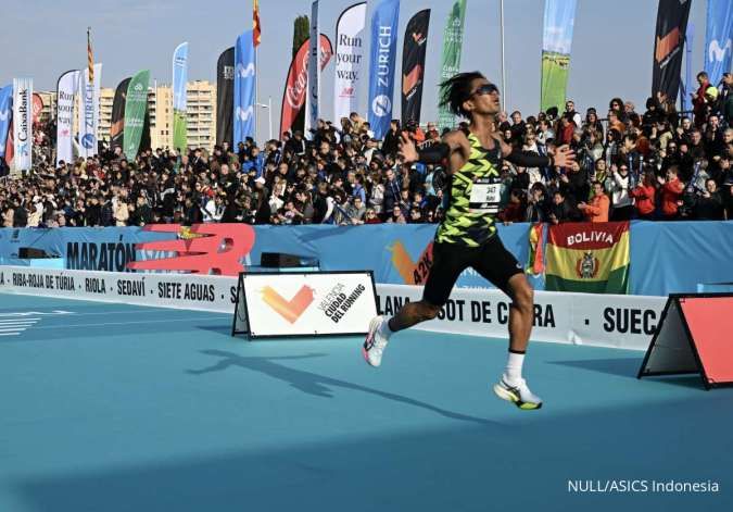ASICS Dukung Atlet Lari RobiSyianturi Pecahkan Rekor Marathon di Valencia Spanyol2024