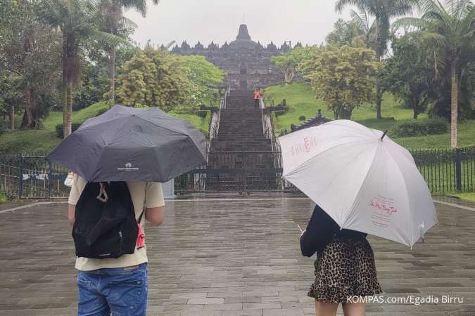 Istana Beberkan Alasan Pemasangan Lift Sementara di Candi Borobudur