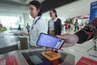 Bank Mandiri dan KAI Group Resmikan Implementasi QRIS Tap di Transportasi Publik