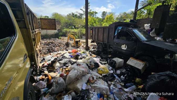Perangkat Desa Uluwatu Berhasil Ubah Bau Sampah Menjadi Uang