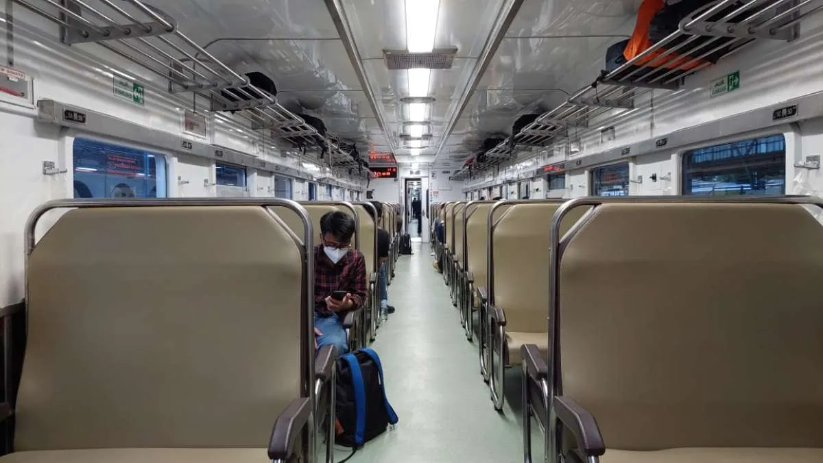 Cek Syarat Naik Kereta Api 2023 beserta Ketentuan untuk Calon Penumpang