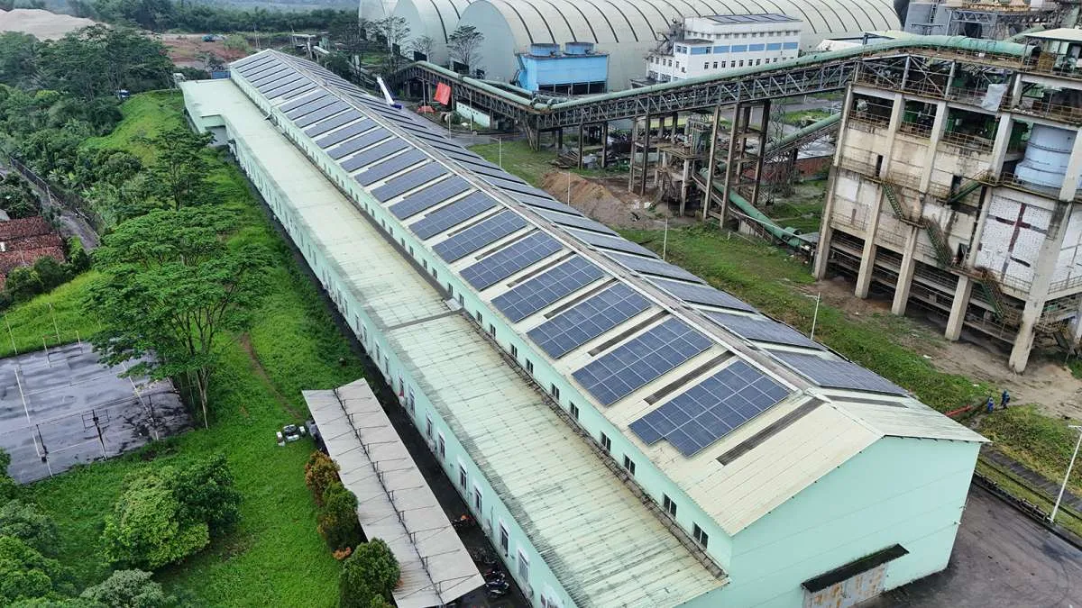 Ekspansi ITMG Melalui CPI, Targetkan Kapasitas 35 MWp PLTS Atap Tahun Ini
