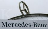 Konsumen Tiongkok Enggan Beli Barang Mewah, Penjualan Mercedes-Benz Terjun Bebas 