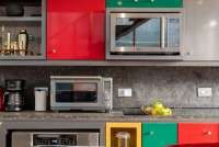 Jangan Masukkan 5 Barang Ini ke Microwave, Berbahaya!