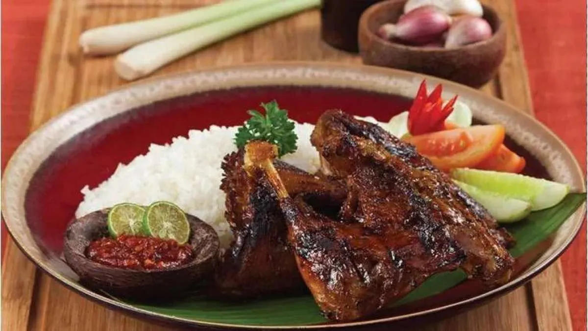 Resep Bebek Bakar Super Empuk dengan Lumuran Bumbu Rempah Kecap yang Sedap 