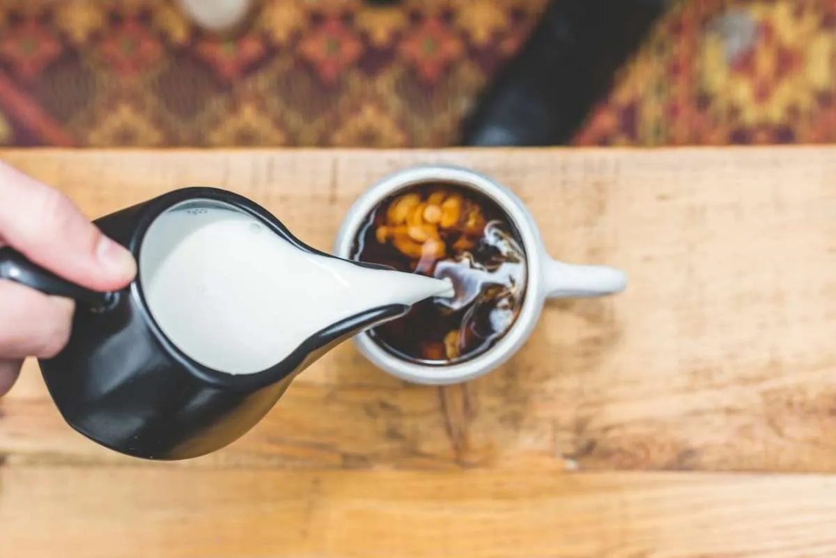 Jangan Minum Terlalu Sering! Ini 8 Dampak Buruk Minum Kopi Susu Setiap Hari