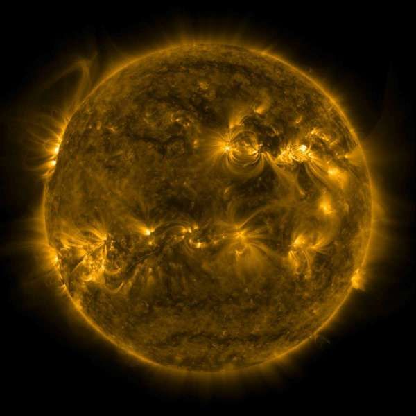 Penampakan ledakan suar matahari berhasil ditangkap olehe Solar Dynamics Observatory NASA
