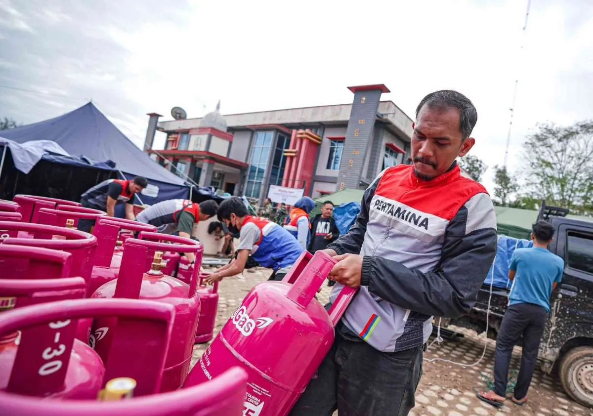 Pertamina Patra Niaga Salurkan 983 Tabung LPG untuk Dukung Dapur Umum Banjir Sumatra