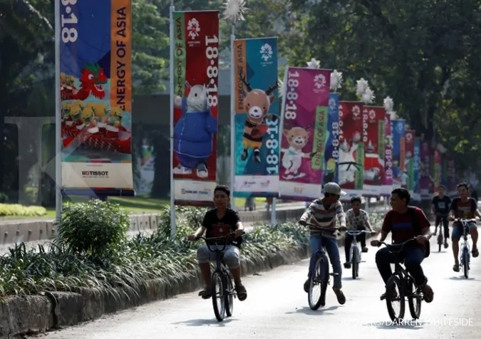 Too ugly, too smelly: Jakarta covers up ‘Black River’ for Asian Games