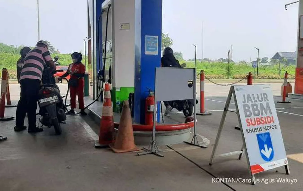 Luhut: Beli BBM Subsidi akan Dibatasi Mulai 17 Agustus 2024