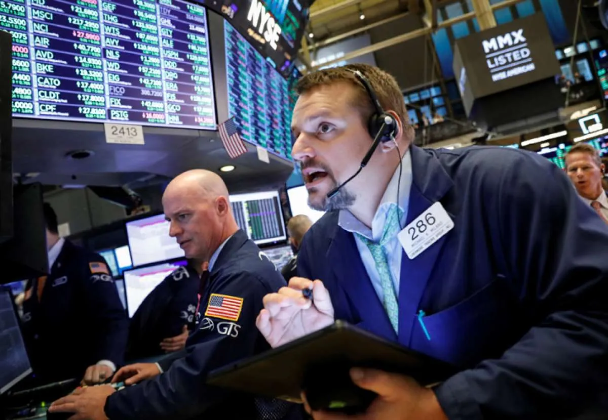 Wall Street menghijau, ditopang rilis laporan keuangan emiten