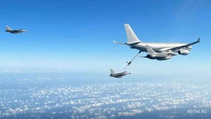  Pesawat Tempur Rafale Prancis dan F-16 TNI AU Menari-nari di Langit Madiun
