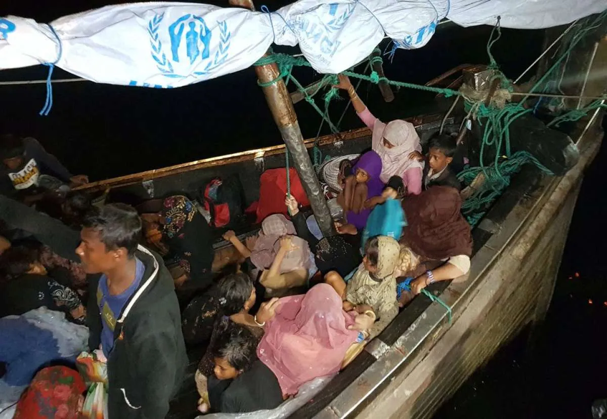 Kapal Berisi Lebih dari 100 Pengungsi Rohingya Berlabuh di Aceh, Indonesia