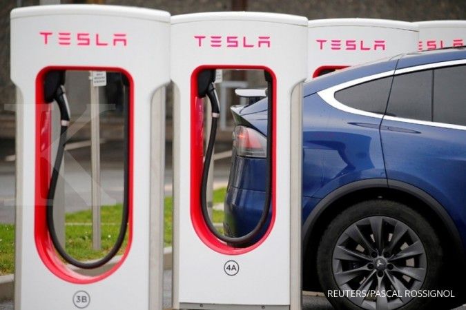 Tesla kembali PHK karyawan gara-gara sepinya permintaan untuk mobil terbarunya