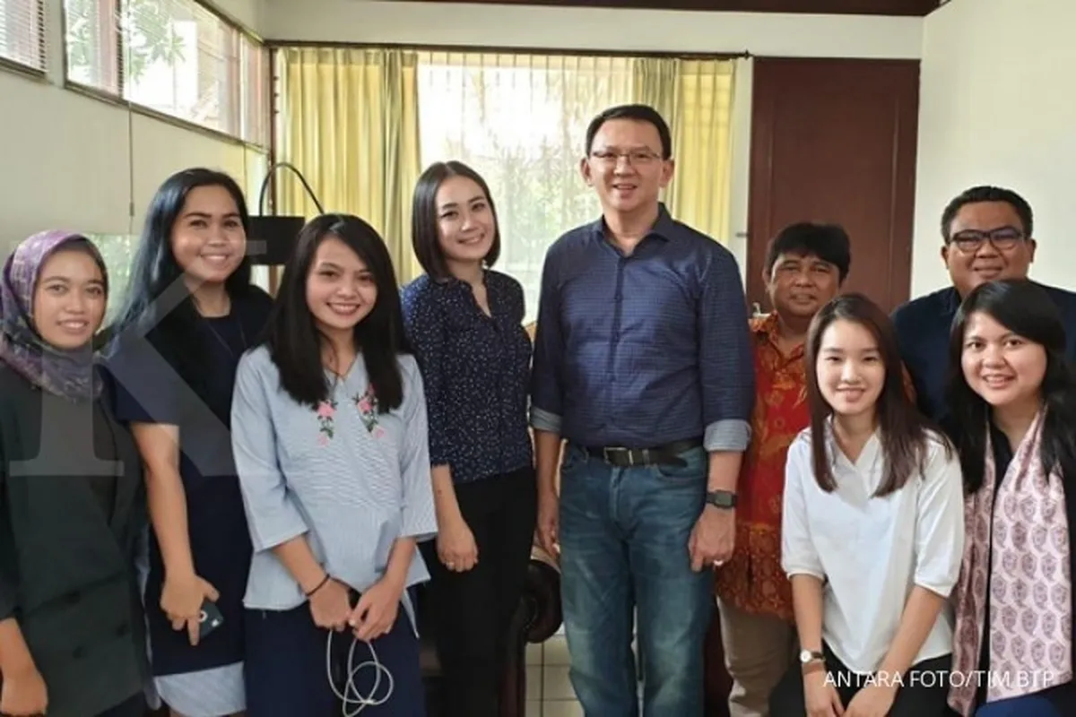 Inikah pertanda Ahok akan segera menikah?