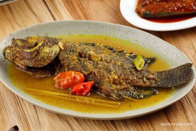 Resep Uniknya Pesmol Ikan Gurame Pakai Kuah Saus Telur Asin yang Super Kental