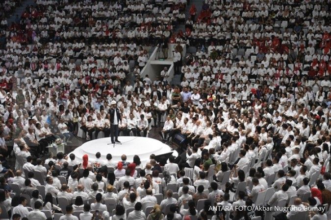 Saat Jokowi dielu-elukan ribuan pendukung di Stadion Maulana Yussuf Serang