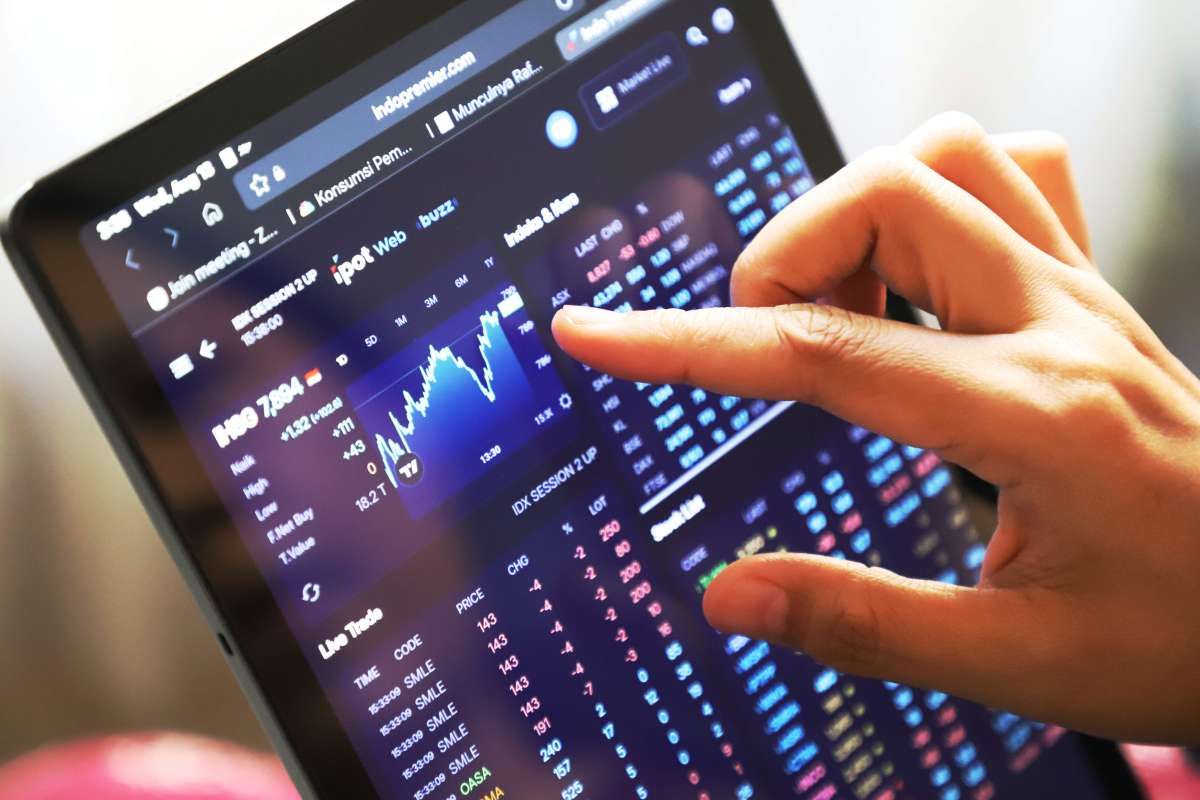 Jelang Pidato Prabowo, IHSG Bersiap ke Level 8.000