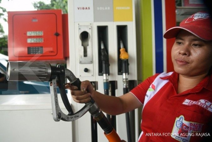 Govt won't cut fuel price even as crude plunges