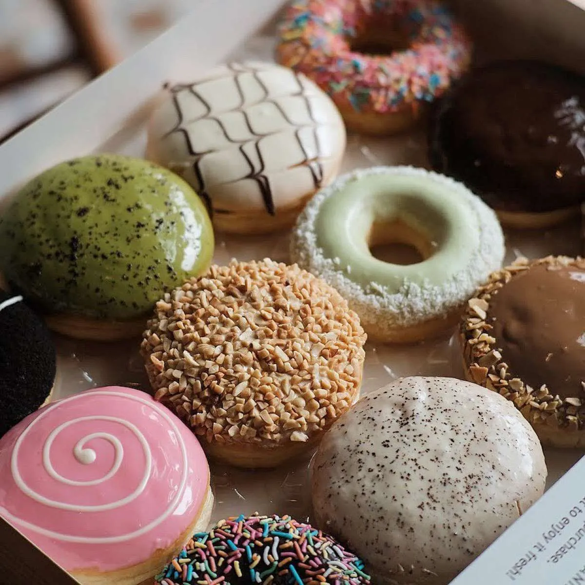 Cek promo J.CO 15-19 Maret 2021, 1 lusin donat dan 1 liter J.Coffee Rp 139.000 saja!