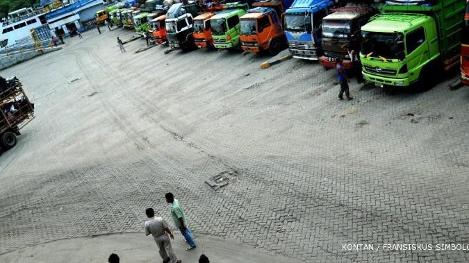 Panjang antrean truk di Merak capai 15 kilometer