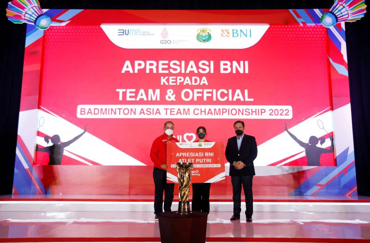 BNI Serahkan Tabungan Atlet kepada Pemegang Piala BATC 2022