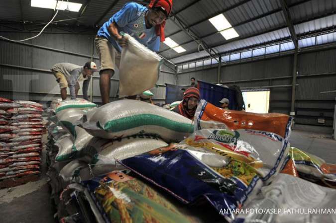 Melihat ketersediaan stok beras di tengah pembatasan pembelian