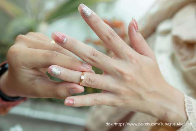 5 Trik Sederhana Melepas Cincin dari Jari Bengkak, Coba Dulu sebelum Dipotong