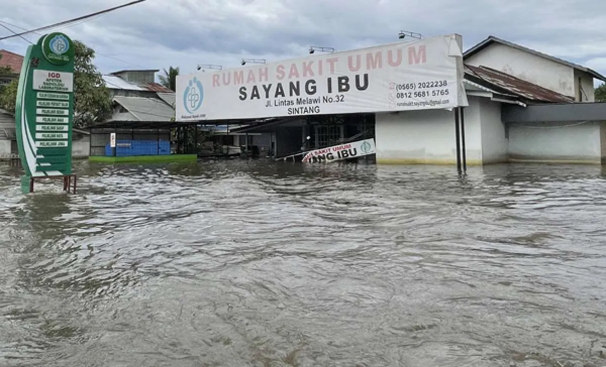 Gapki Kalimantan Barat salurkan 10.000 paket bantuan ke korban banjir Sintang