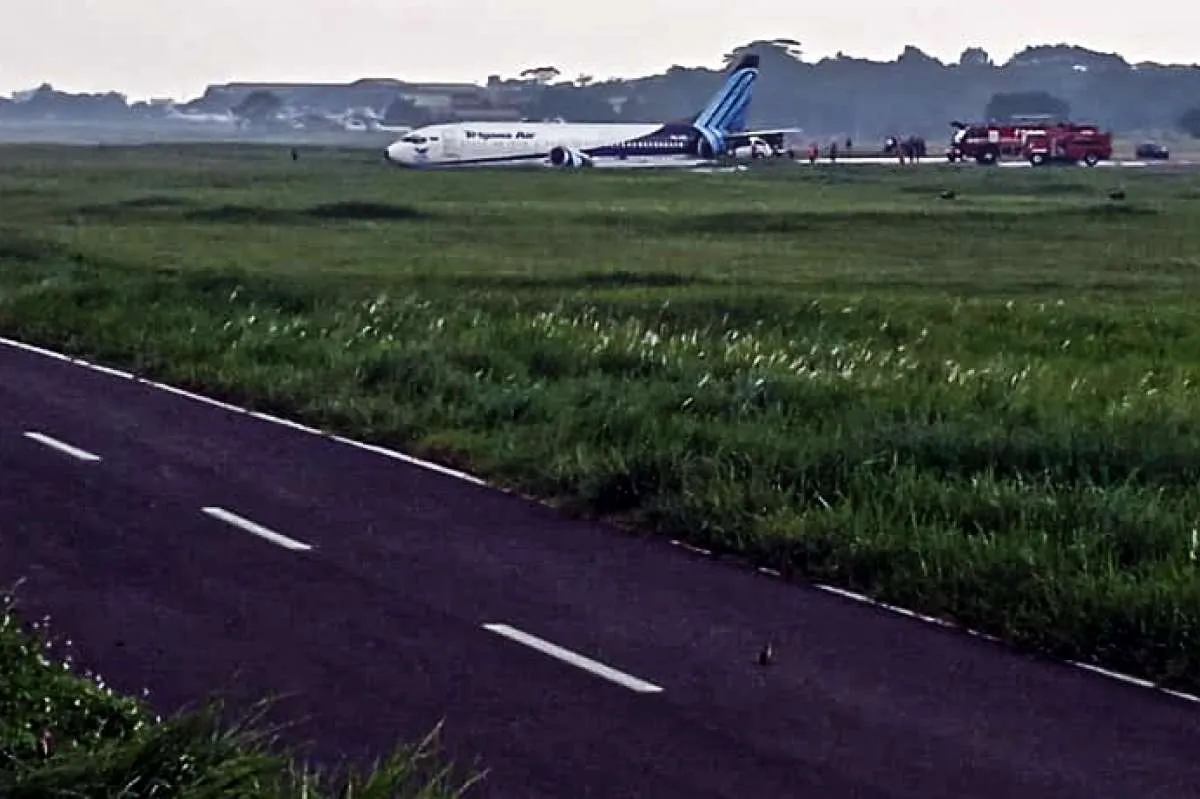 Pesawat kargo Trigana Air tergelincir saat mendarat di Bandara Halim, keluar runway