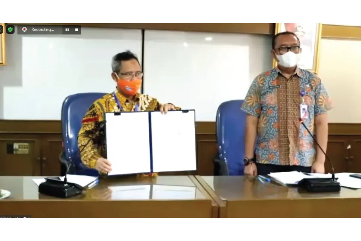 DLH DKI Jakarta & Chandra Asri Tanda Tangani Kerja Sama untuk Jakarta Recycle Center